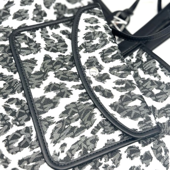 Michael Kors XL East West Tote Bag Leopard Print Black Multi - Picture 10 of 12